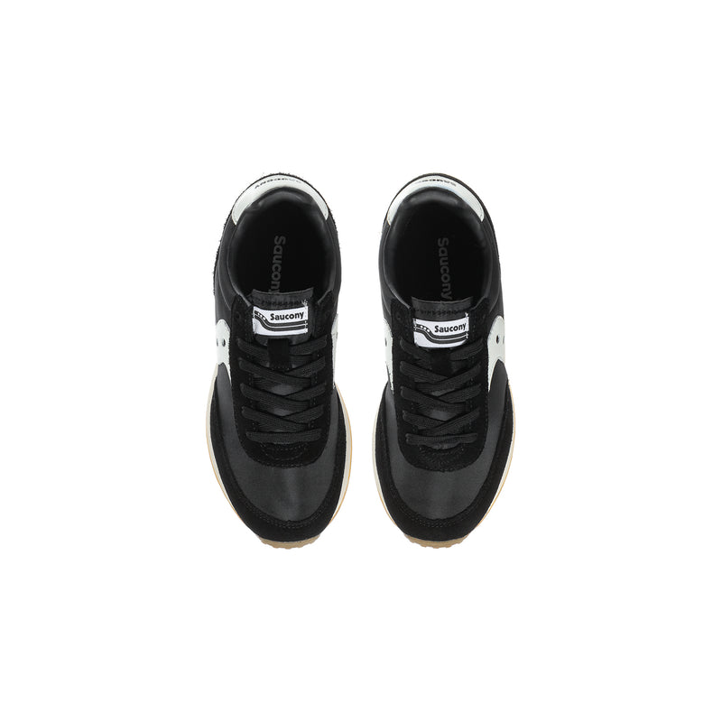 Kids black Saucony sneakers, front view, lace-up with white tongue label