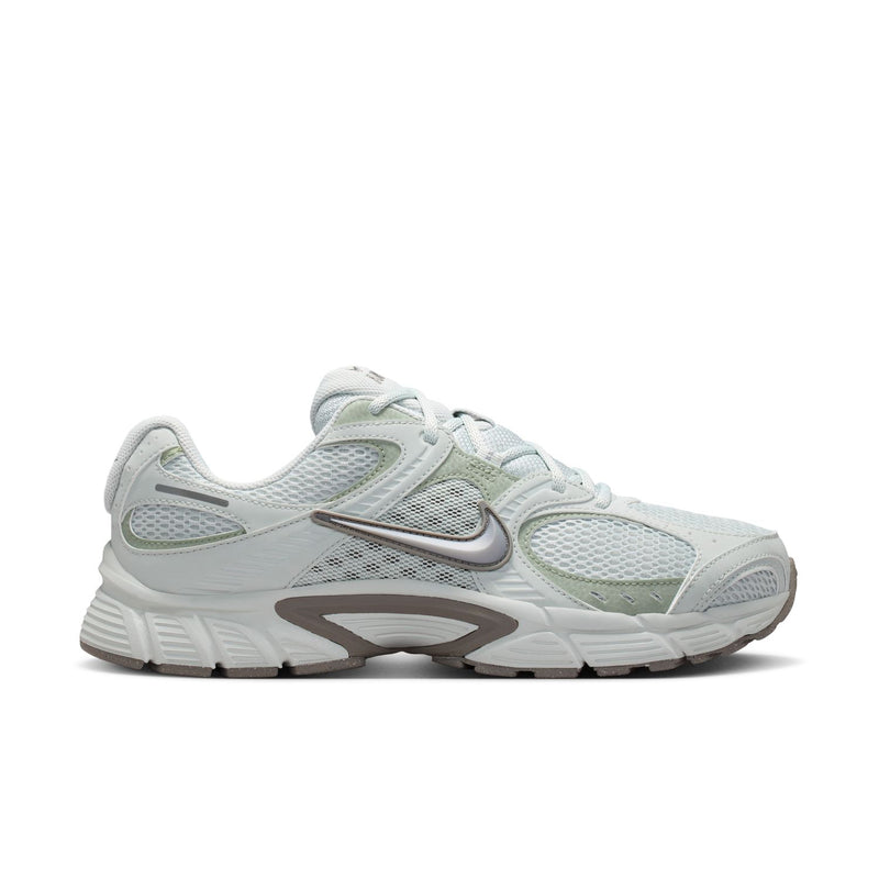 Men's lace-up running shoes, light silver/metallic with green accents, mesh upper