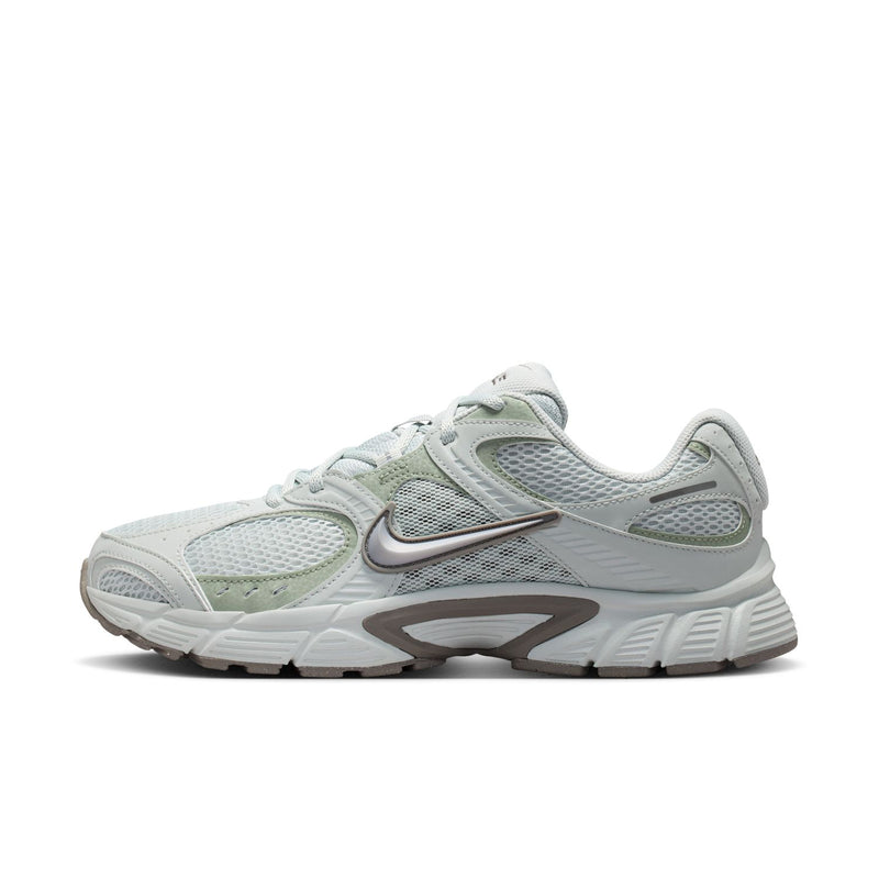 Men's running shoes, light silver/metallic, side profile with swoosh and dark logo patch