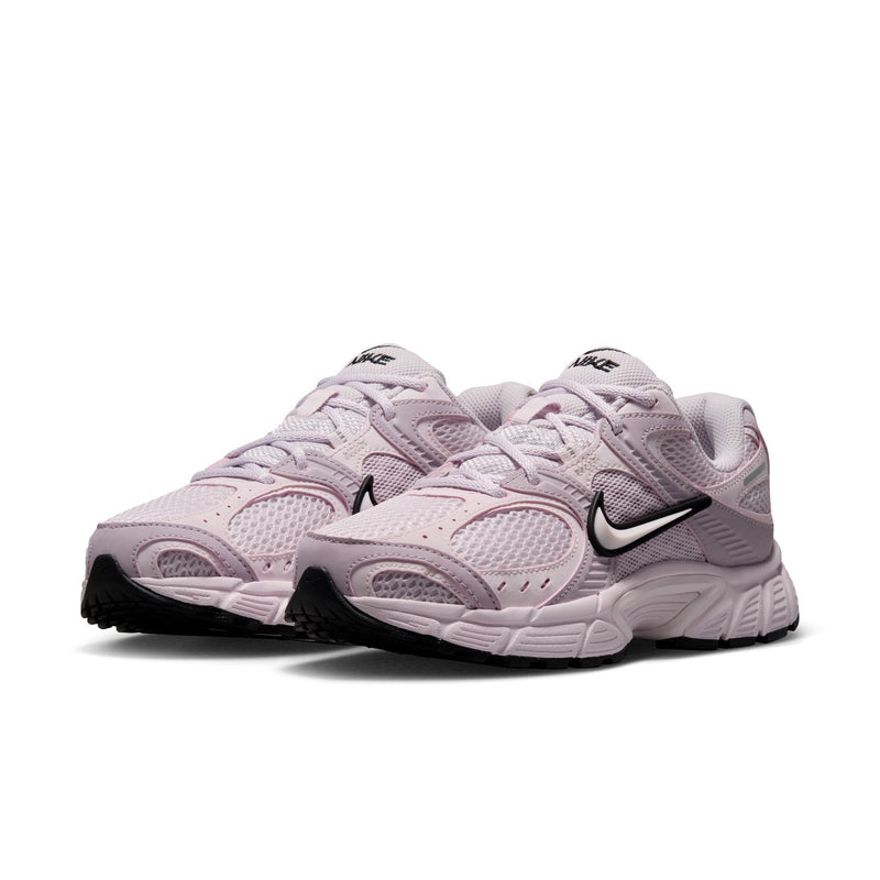 Lilac Nike running sneakers, black Swoosh, lace-up with chunky sole