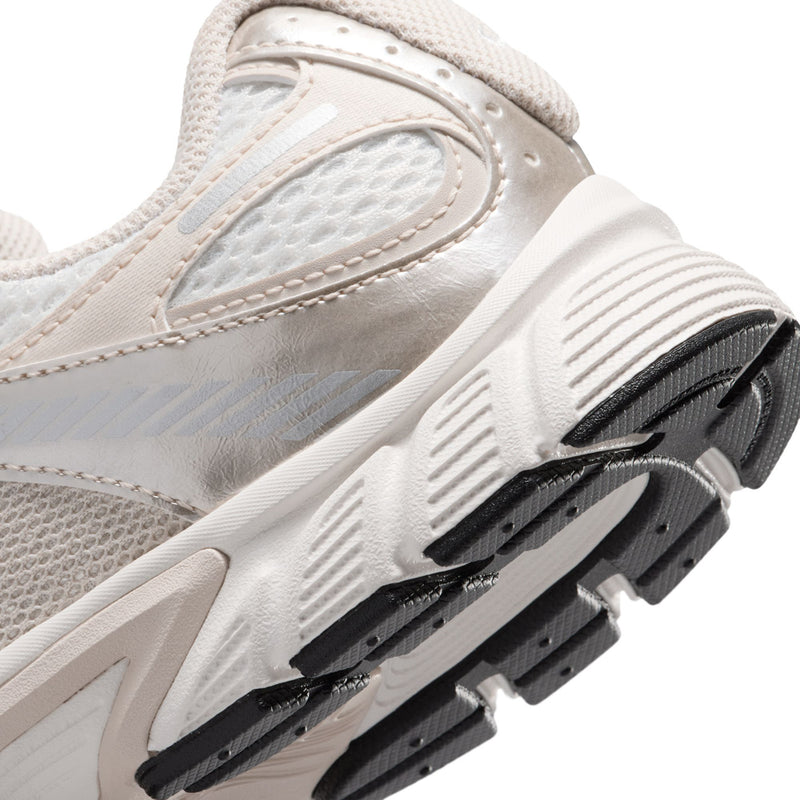 Youth sneaker outsole and side detail, ribbed midsole and black traction pods