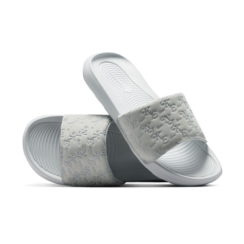 Women’s slide sandal, light gray textured strap and cushioned footbed