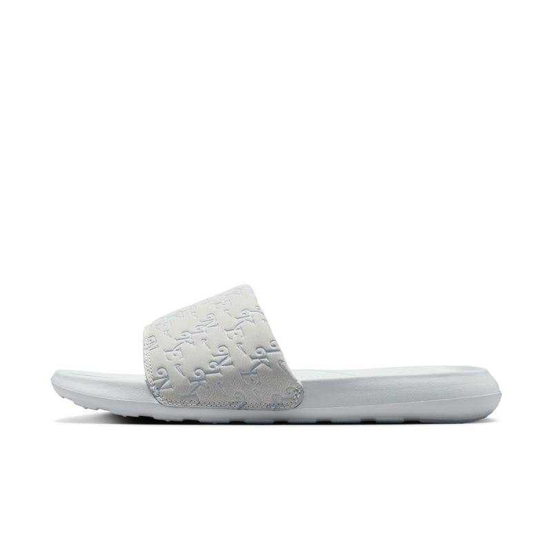 Women’s light gray slide sandal with low-profile platform sole