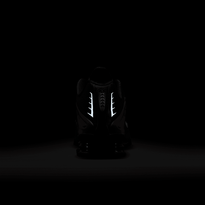 Women's Nike Shox R4 "Black Team Red"